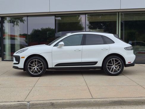 Certified 2026 Porsche Macan AWD/4WD image 2