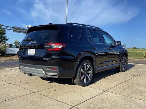 Used 2025 Honda Pilot Touring image 11