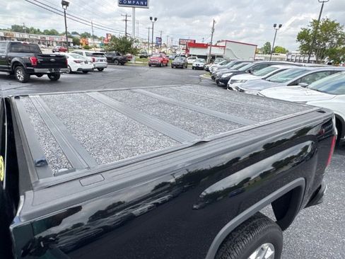 Used 2017 GMC Sierra 1500 SLT w/ SLT Premium Package AWD/4WD image 8