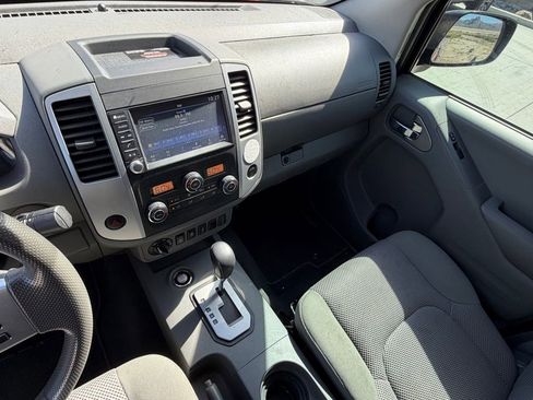 Used 2020 Nissan Frontier SV image 17