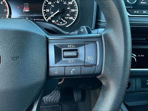 Used 2025 Nissan Rogue S FWD image 12