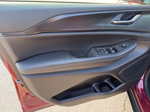 New 2025 Jeep Grand Cherokee L Altitude AWD/4WD image 12