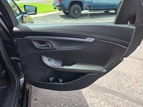 Used 2017 Chevrolet Impala LT FWD image 31