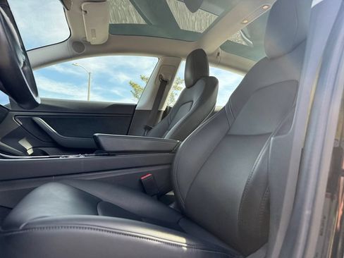 Used 2018 Tesla Model 3 Long Range RWD image 16