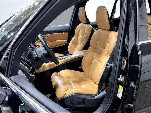 Certified 2024 Volvo XC90 T8 Ultimate w/ Protection Package Premier image 25