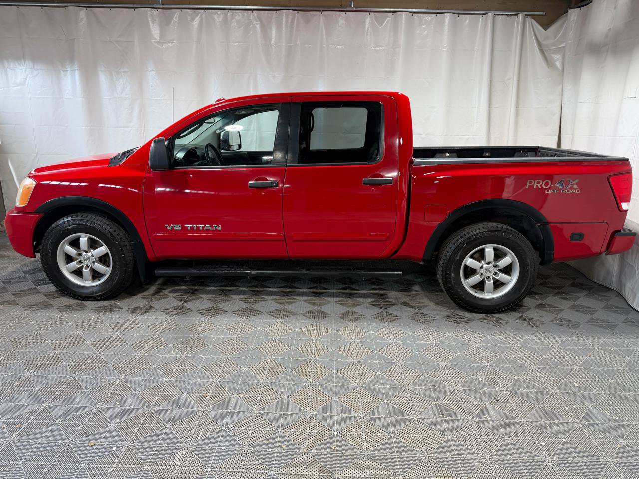 Used 2010 Nissan Titan XE AWD/4WD image 5