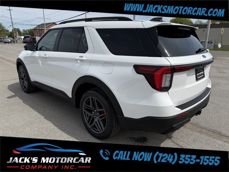Used 2025 Ford Explorer ST-Line w/ ST-Line Street Pack AWD/4WD image 4