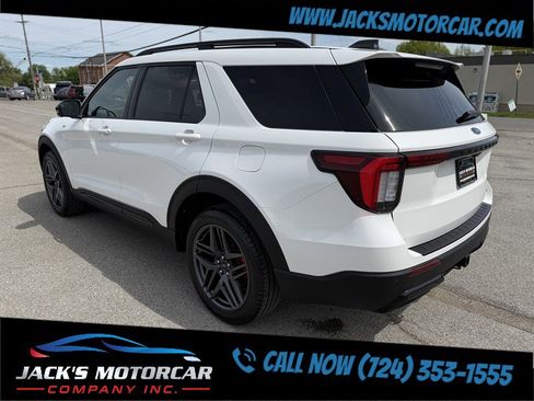 Used 2025 Ford Explorer ST-Line w/ ST-Line Street Pack AWD/4WD image 4