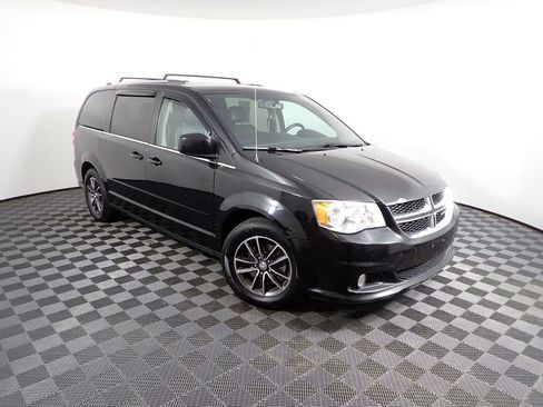 Used 2017 Dodge Grand Caravan SXT FWD image 6