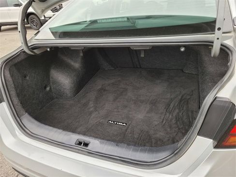 Used 2023 Nissan Altima 2.5 SR image 14