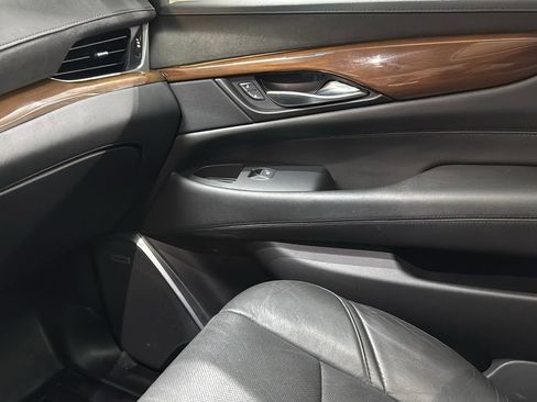 Used 2020 Cadillac Escalade Luxury image 22