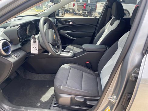 New 2026 Chevrolet Trax LS w/ LS Convenience Package FWD image 19