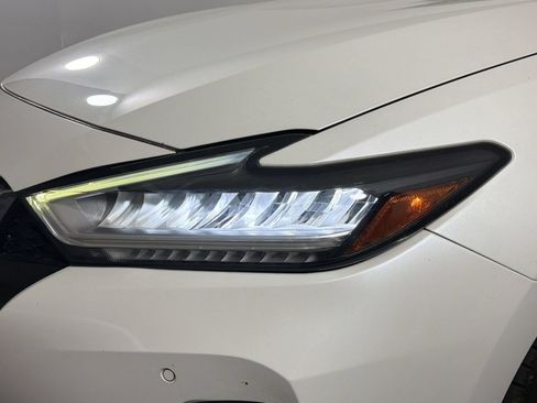 Used 2019 Nissan Maxima 3.5 SL w/ Floor Mat Group FWD image 11