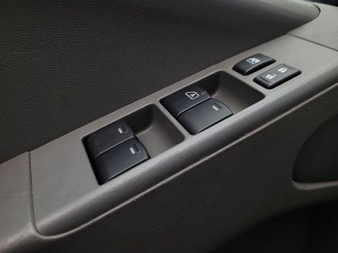 Used 2019 Nissan Frontier SV image 27