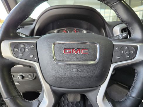 Used 2024 GMC Terrain SLT image 30