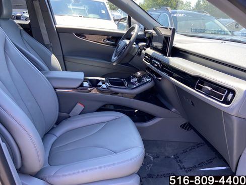 Used 2023 Lincoln Nautilus Reserve AWD/4WD image 26