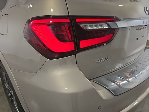 Used 2023 INFINITI QX80 Sensory w/ Cargo Package AWD/4WD image 10