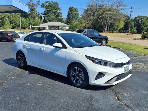 Used 2024 Kia Forte LXS image 1