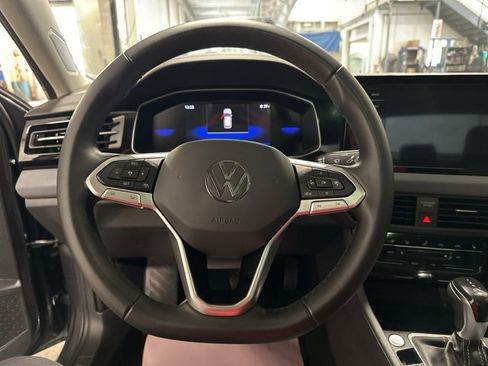 Used 2025 Volkswagen Jetta SE w/ Sunroof Package image 16