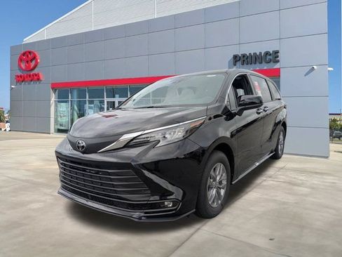 New 2026 Toyota Sienna XLE FWD image 8