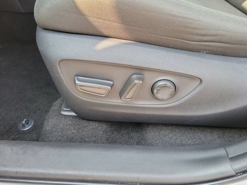 Used 2025 Toyota RAV4 XLE FWD image 20