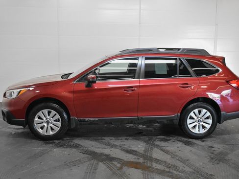 Used 2017 Subaru Outback 2.5i Premium image 4