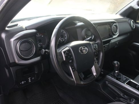 Used 2019 Toyota Tacoma TRD Off-Road w/ Technology Package image 17