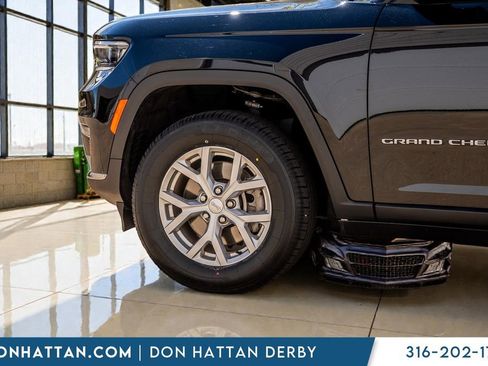 Used 2023 Jeep Grand Cherokee L Limited AWD/4WD image 32
