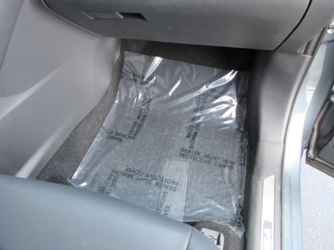 Used 2024 Toyota Venza XLE image 25