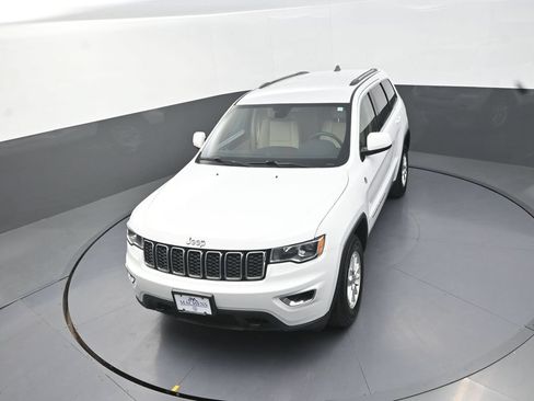 Used 2019 Jeep Grand Cherokee Laredo AWD/4WD image 15