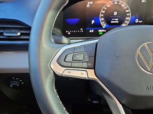 Certified 2023 Volkswagen Taos SE w/ Black Wheel Package image 16