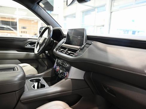 Used 2021 GMC Yukon XL SLT w/ SLT Premium Package image 14