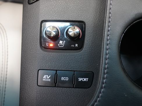 Used 2016 Toyota Avalon Limited w/ Toyota Safety Sense Package FWD image 24