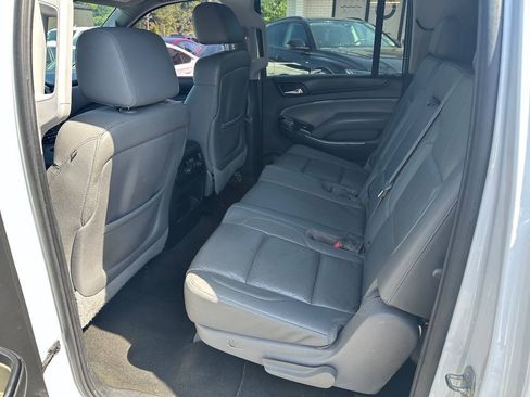 Used 2015 Chevrolet Suburban LT RWD image 19