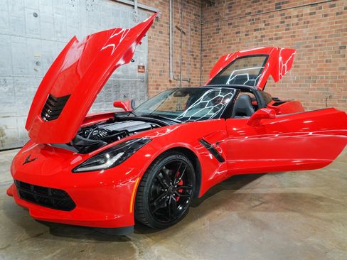 Used 2019 Chevrolet Corvette Stingray Coupe w/ Carbon Flash Badge Package RWD image 25