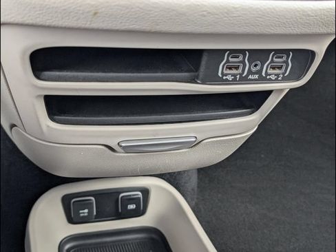 Used 2021 Chrysler Pacifica Touring-L w/ Premium & Safety Sphere Group FWD image 17