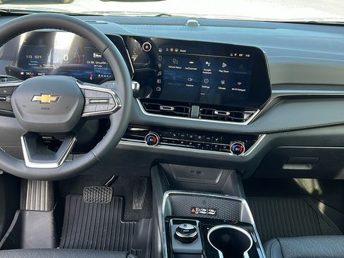 New 2026 Chevrolet Equinox LT w/ Convenience Package II image 15