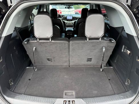 Used 2022 Ford Explorer XLT w/ Equipment Group 202A RWD image 17