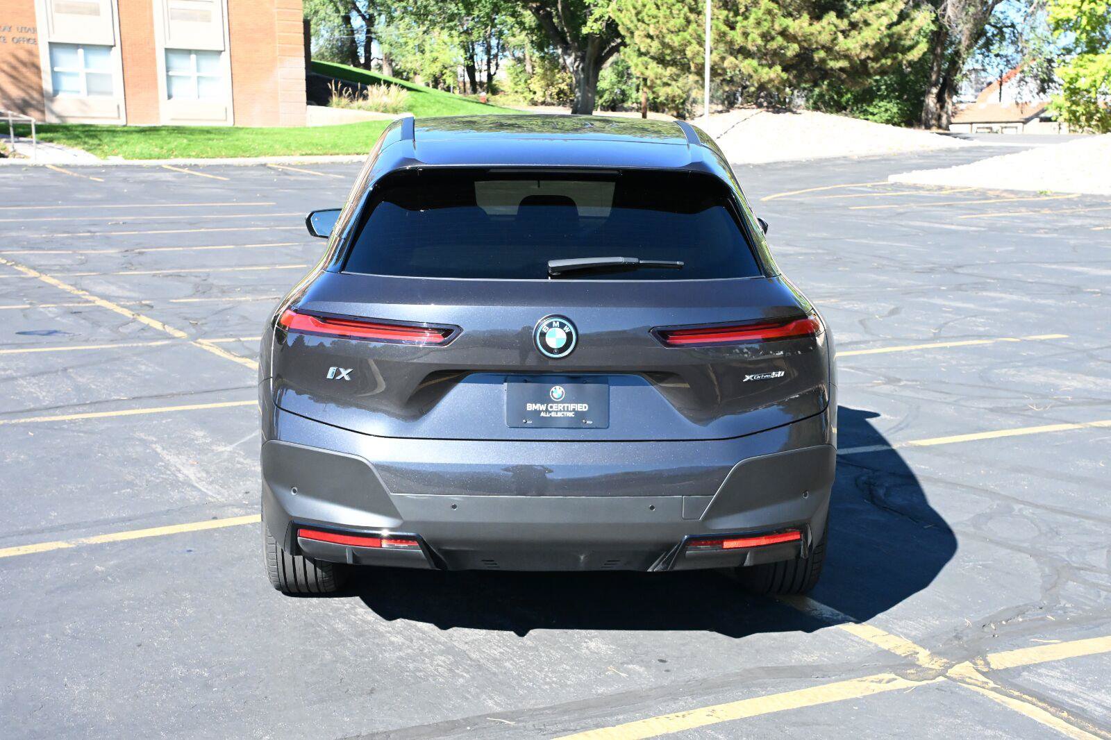 Used 2024 BMW iX xDrive50 AWD/4WD image 4