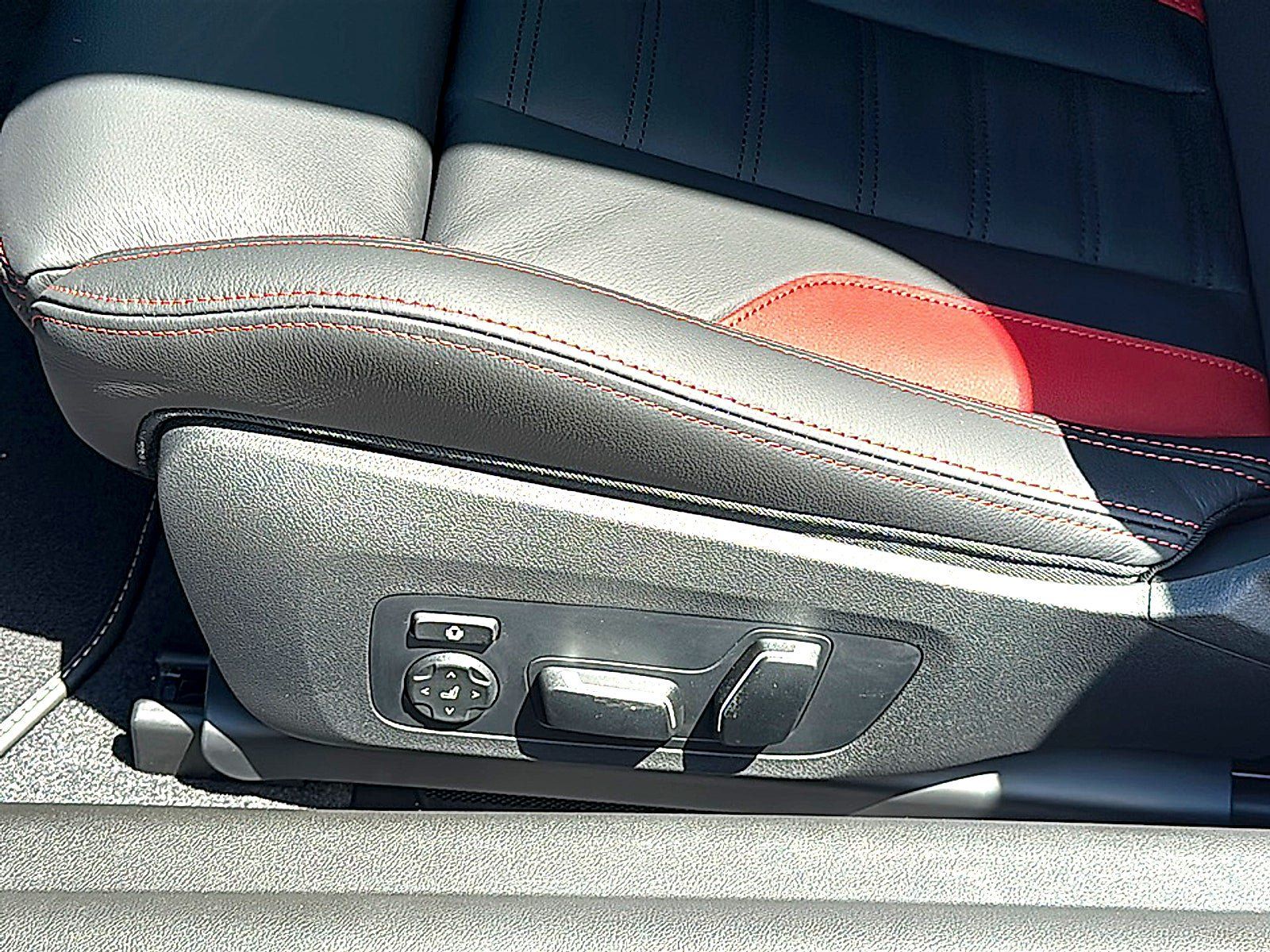 New 2026 BMW M2 w/ Lighting Package RWD image 12