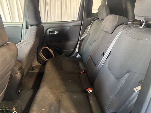 Used 2017 Jeep Renegade Latitude w/ Popular Equipment Group image 16