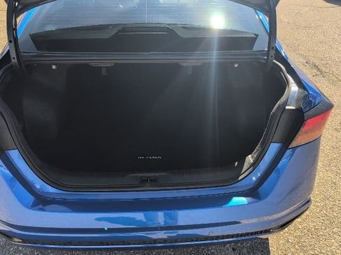 Used 2025 Nissan Altima 2.5 SV image 19