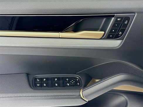 New 2026 Porsche Cayenne S image 11