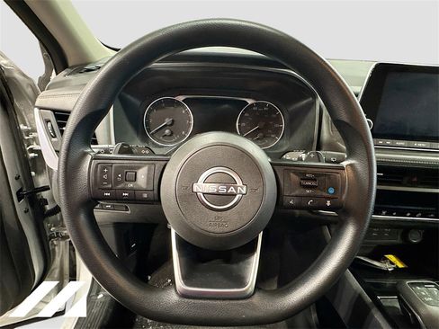 Used 2024 Nissan Rogue SV image 11