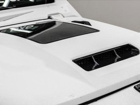 Used 2025 Jeep Gladiator Sport image 18