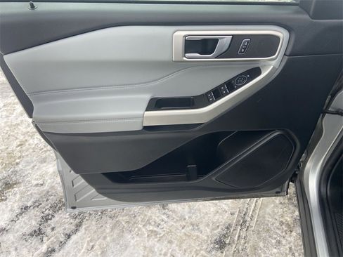 Used 2022 Ford Explorer XLT w/ Equipment Group 202A image 23