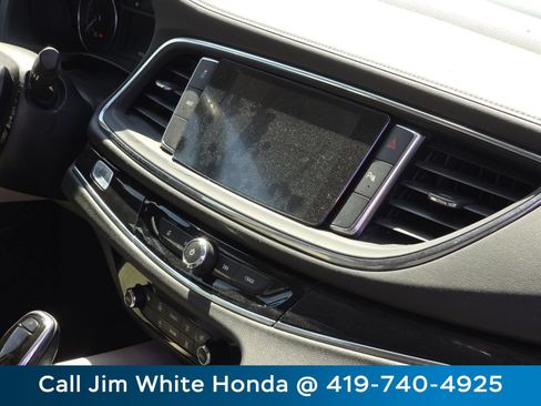 Used 2019 Buick Enclave Essence AWD/4WD image 16