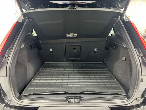 Used 2024 Volvo XC40 B5 Plus AWD/4WD image 23