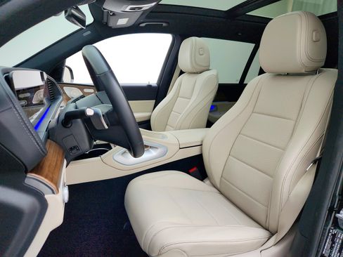 Certified 2025 Mercedes-Benz GLS 450 4MATIC image 17