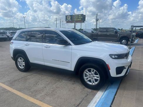 Used 2023 Jeep Grand Cherokee Laredo AWD/4WD image 54